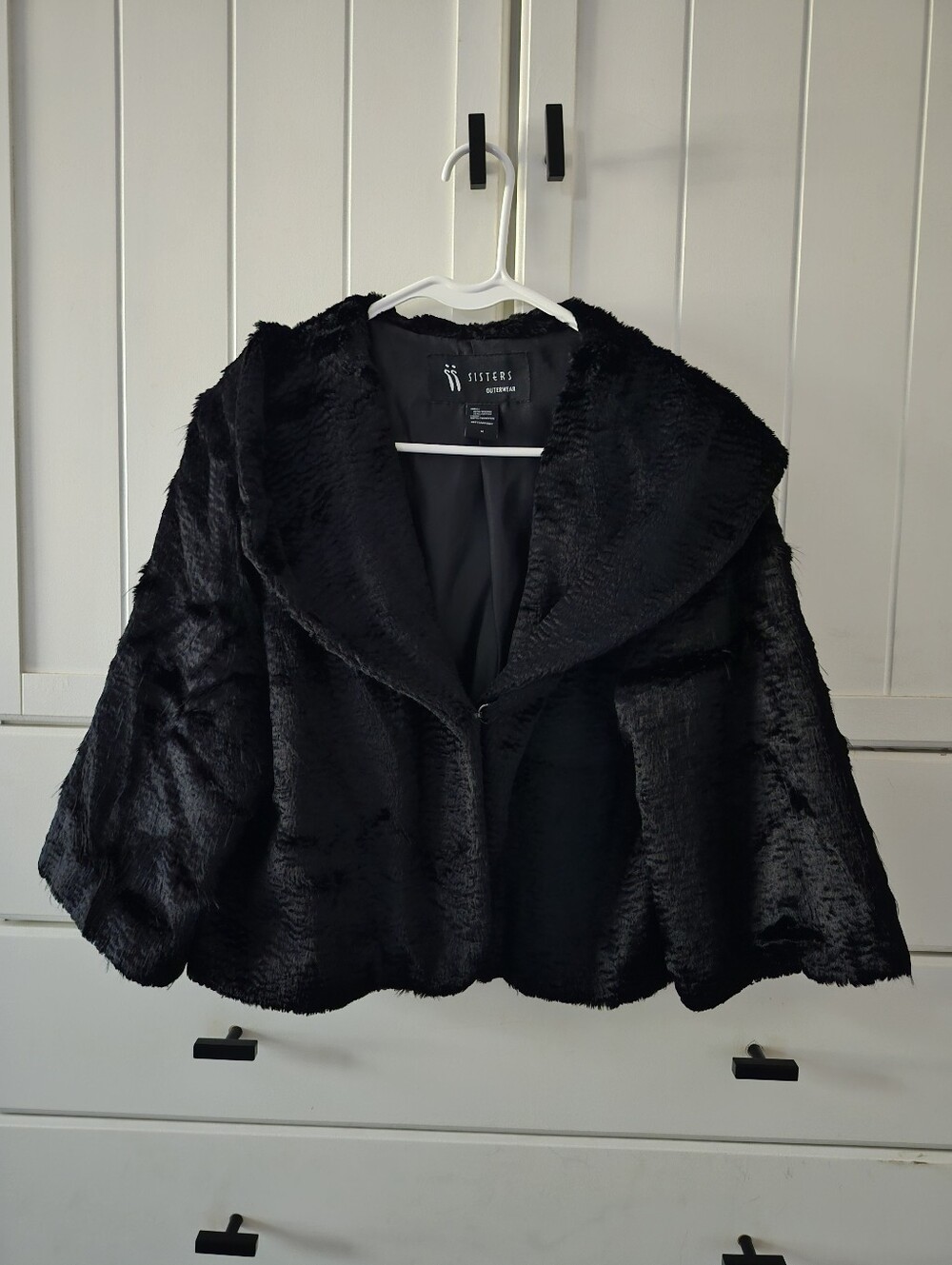 Sisters Outerwear Black Faux Fur Crop Jacket With Big Collar Sz M